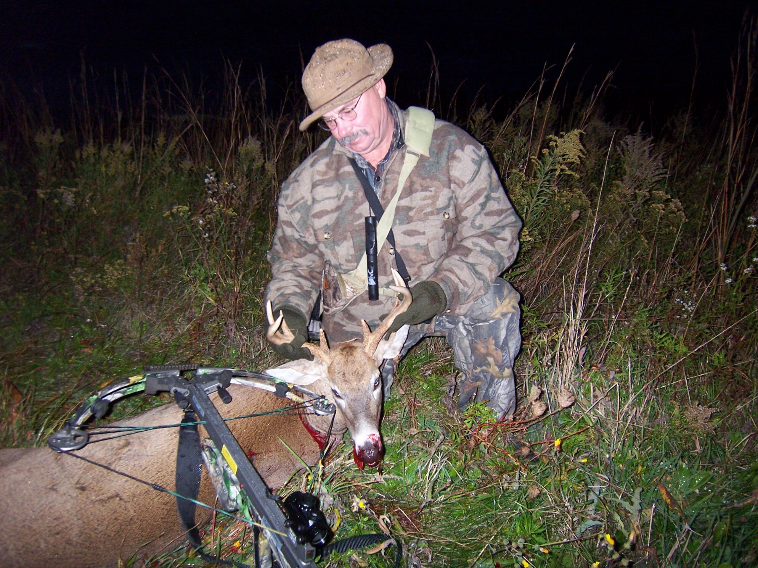 Featured image for “Archery deer hunting using both arrows and bolts (aka quarrels)”
